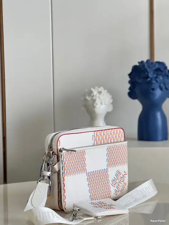 VUITTON LOUIS MESSENGER TRIO 0527